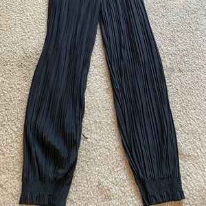 Ribbed black bottom, L